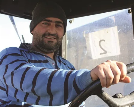 Hratch Arakel, conducteur de tracteur
