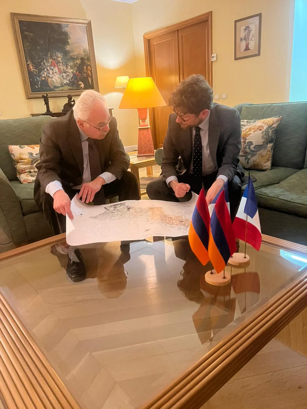 Rencontre de travail avec l’Ambassadeur de France en Arménie M. Olivier Decottignies