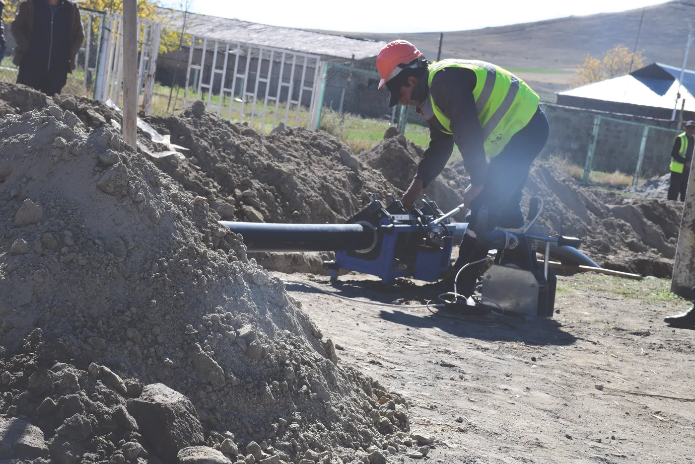 Mise en place d’une canalisation reliant la station de pompage au village.